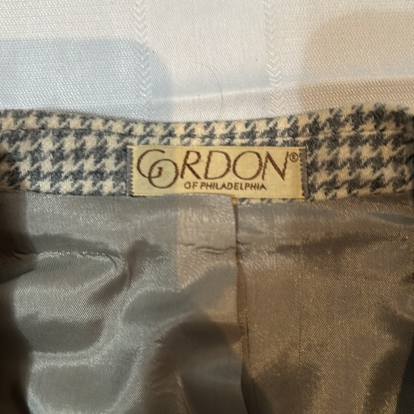 wool plaid blazer with pleat in the back. Size 14 - Picture 2 of 8